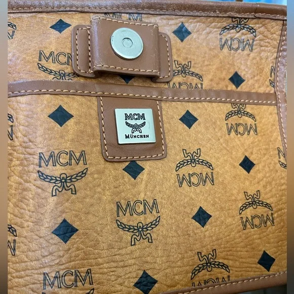 ⭐️MCM Visetos Tote with Silver Hardware - Picture 7 of 11